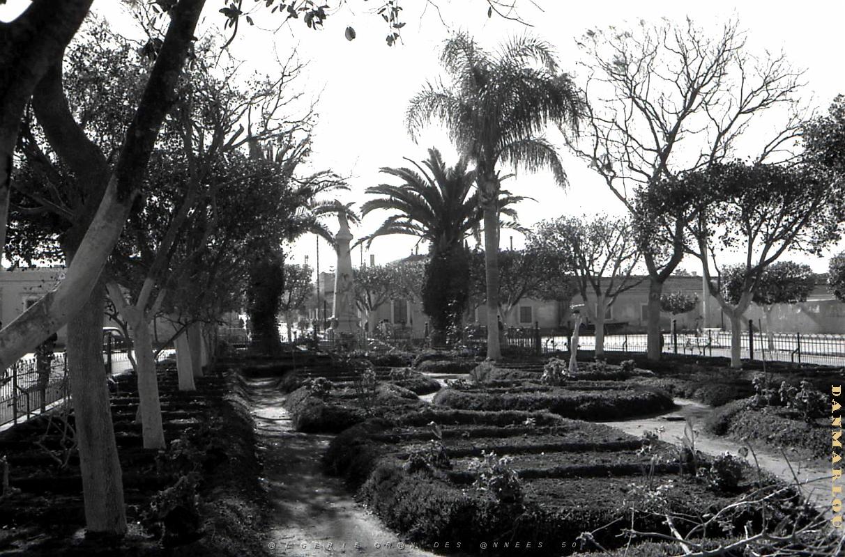 Ain tedeles 510- Monument aux morts COLLECTION DES AMIS DE ND DE SANTA CRUZ.jpg